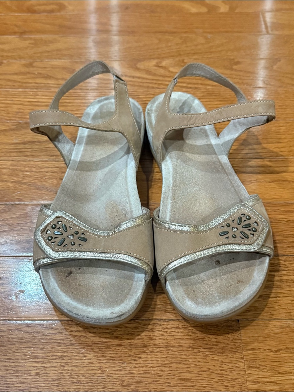Dansko Women’s 38 7.5-8 Blythe Sandals Sand Nubuck Leather Comfort Embellished - Picture 4 of 9